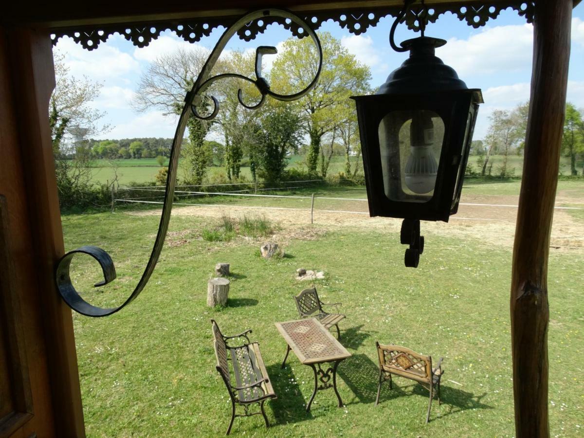 Une Roulotte Et Des Chevaux Trefflean Bagian luar foto